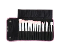 Wet and Wild 17 Piece Brush Roll